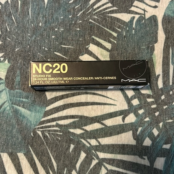 NWT MAC STUDIO FIX 24-HOUR SMOOTH WEAR CONCEALER NC 20 - Picture 8 of 8